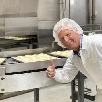 Ukrop's General Manager of the Bakery Department, Glen Cobb giving a thumbs up.